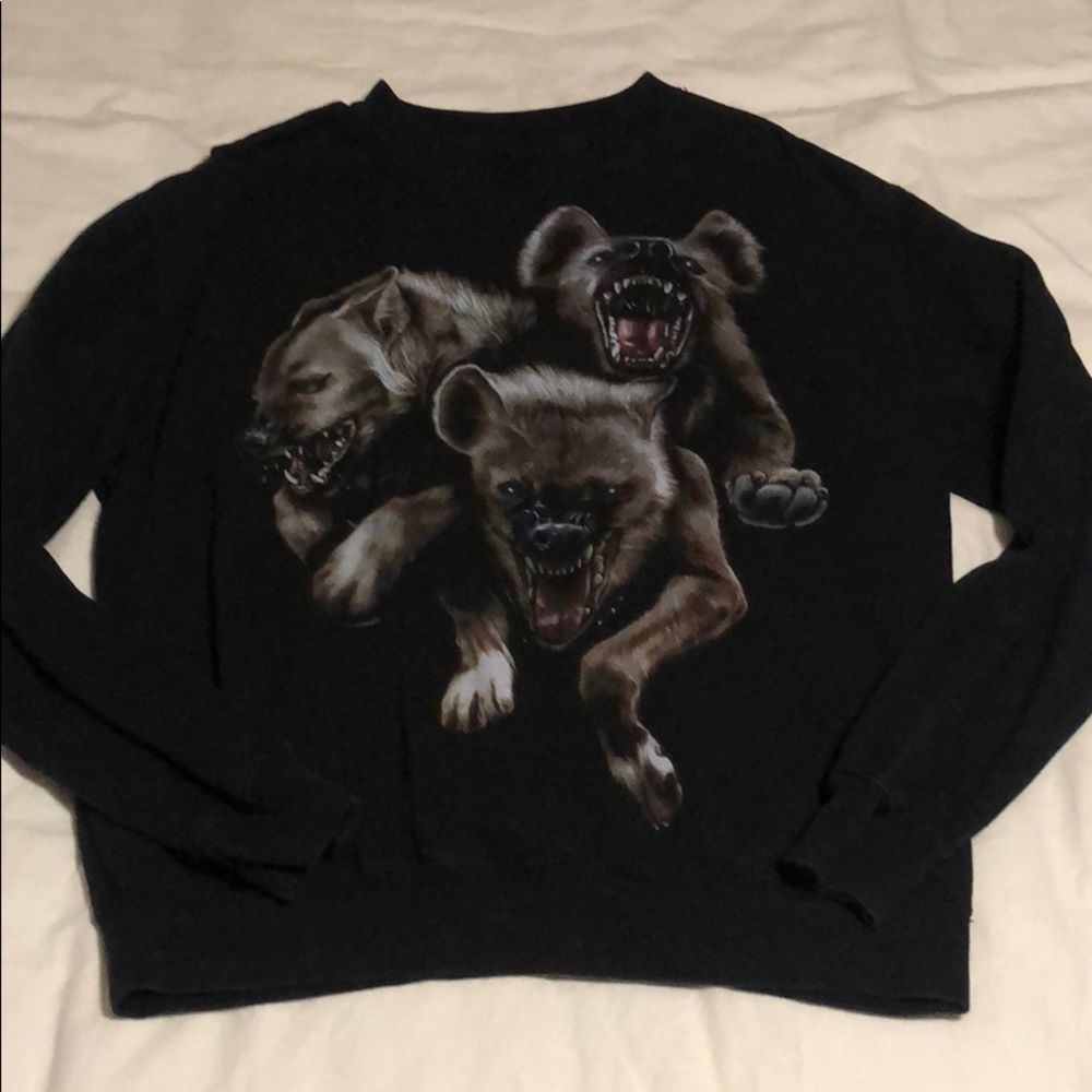 Men’s black crewneck